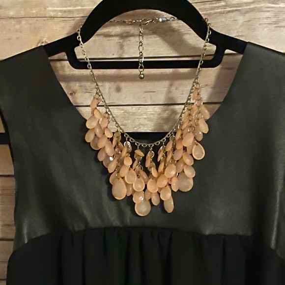 *FREE w purchase* Peach Pink Cascade Necklace - Picture 3 of 7